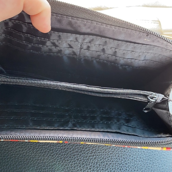 The Walking Dead: Fight The Dead, Fear The Living Wallet - Picture 4 of 5